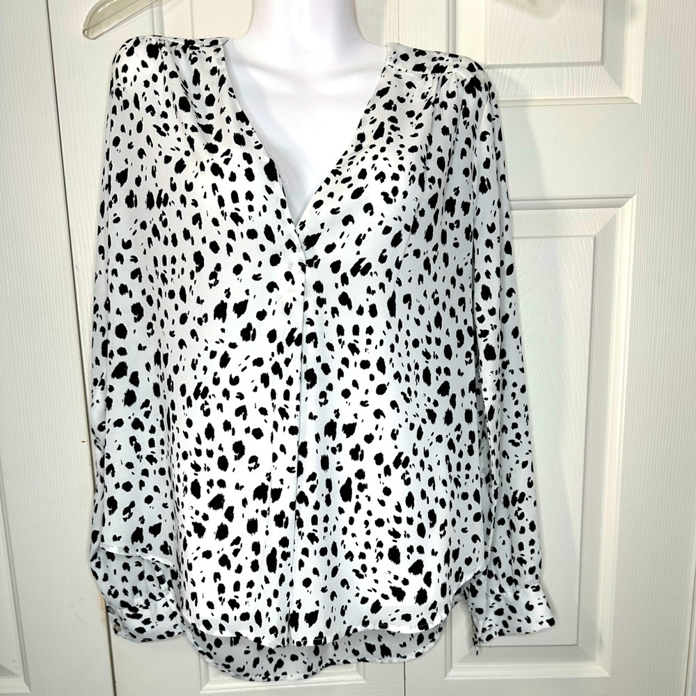 Peyton Jensen Black White‎ Dalmatian Print Blouse Size M V-Neck Long Sleeve